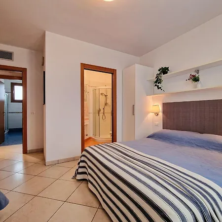 Cozy With Swimming Pool Apartment