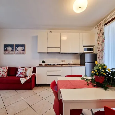 Cozy With Swimming Pool Apartment Bibione