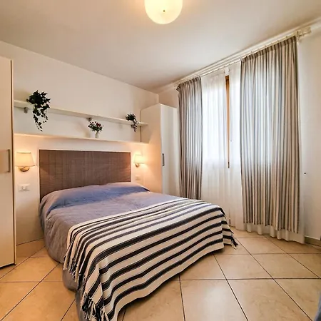 Cozy With Swimming Pool Apartment