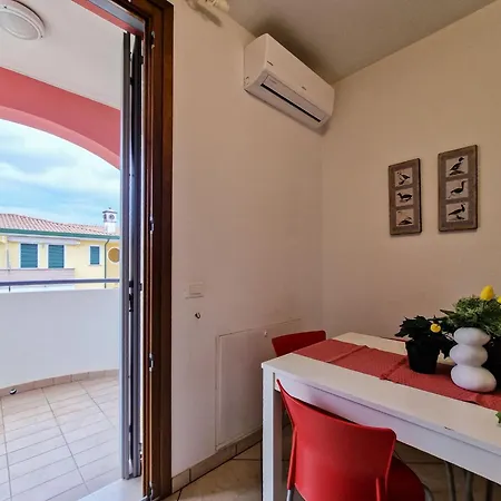 Cozy With Swimming Pool Apartment