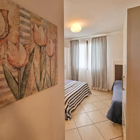 Cozy With Swimming Pool Apartment *